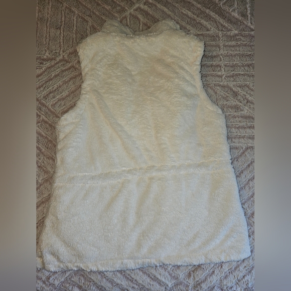 Forever21 faux fur vest - Picture 5 of 8